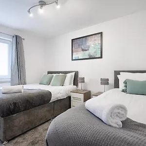  Apartment Private Parking, Garden, Close To Beach!